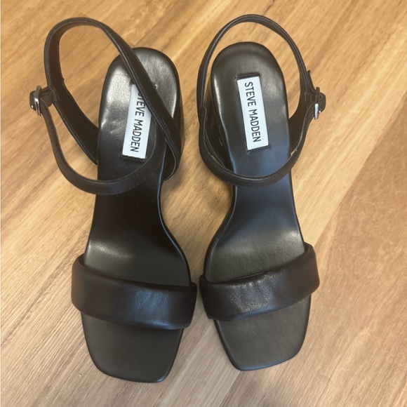 Steve Madden Shoes - Steve Madden
Mareena Sandal in Black size 8 excellent condition worn once